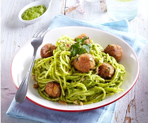 Spaghete cu sos pesto si chiftelute jpeg