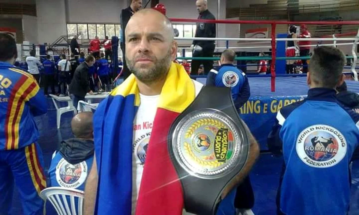 Irinel Bădulescu purtând centura de campion mondial FOTO: arhiva personală