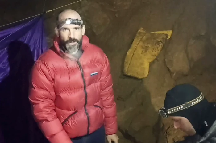 Mark Dickey, vorbind cu salvatorii Foto Profimedia