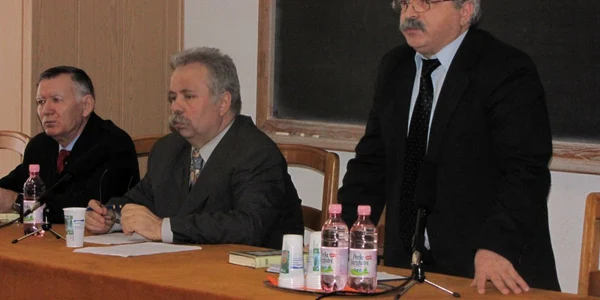 Zamfir Bălan, în timpul unei prelegeri despre Codin. FOTO: NICOLETA BUTNARU