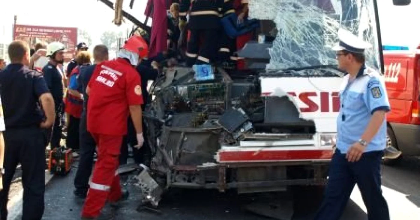 Sibiu: 12 răniţi într-un autocar al Atlassib Sibiu, tamponat la Deva