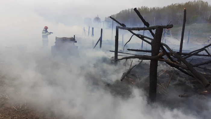 Saivanul a fost mistuit de flăcări FOTO: ISU Tulcea