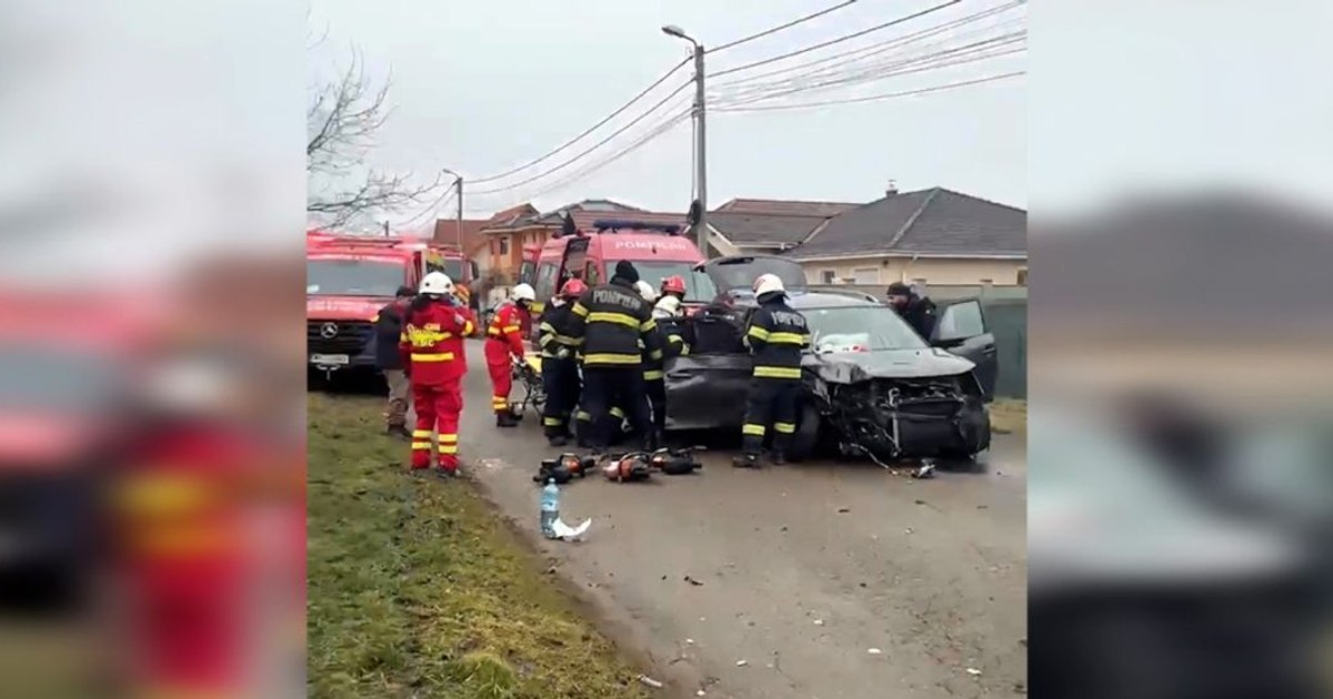 Accident fatal în urma coliziunii dintre două mașini în oraș. Accident fatal în urma coliziunii dintre două mașini în oraș.