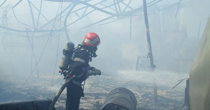 Incendiul a mistuit intreaga casă