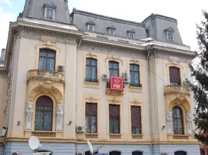 
    Angajata a intrat în sediul central PSD, iar apoi a avut un comportament bizar care i-a determinat pe colegi să apeleze 112   