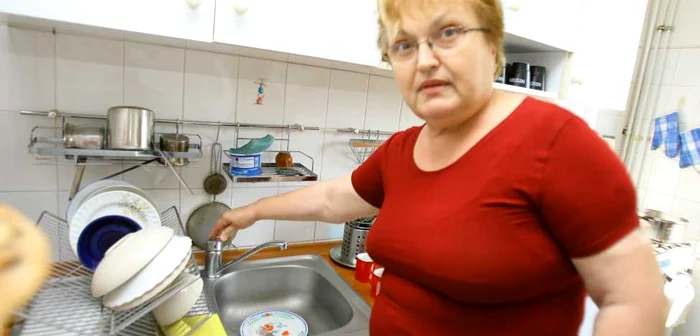 Pe locatarii blocurilor din Micro 19 întreruperea furnizării apei i-a pus în dificultate pentru că nu aveau rezerve