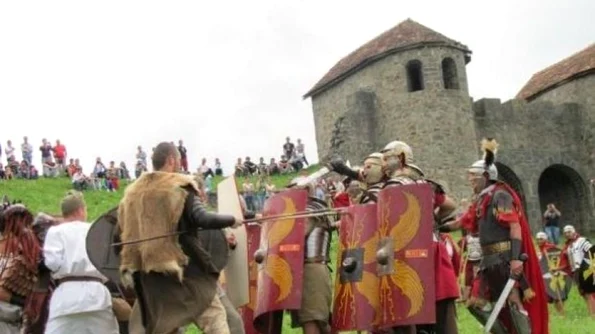 Reţetă de pe vremea Imperiului Roman, gătită în weekend la Porolissum Vezi programul Festivalului de Reconstituiri Istorice jpeg