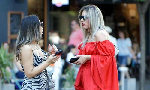 surprising media women 8832535 1280 jpg