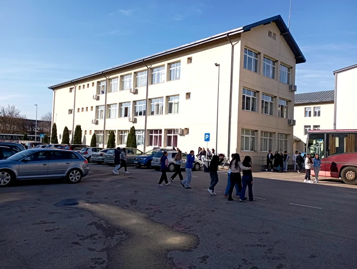 Liceul ”Demostene Botez” FOTO Cosmin Zamfirache