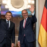 Emmanuel Macron si Merz captura video png