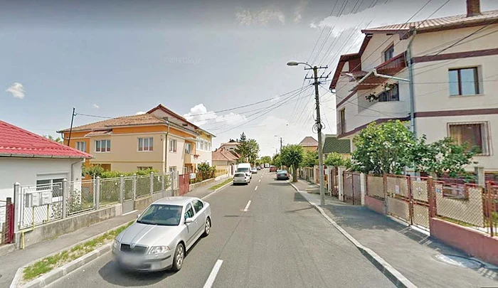 Aceasta e strada Lăpuşului, unde locuitorii nu-şi doresc vecini “cu pielea închisă la culoare”