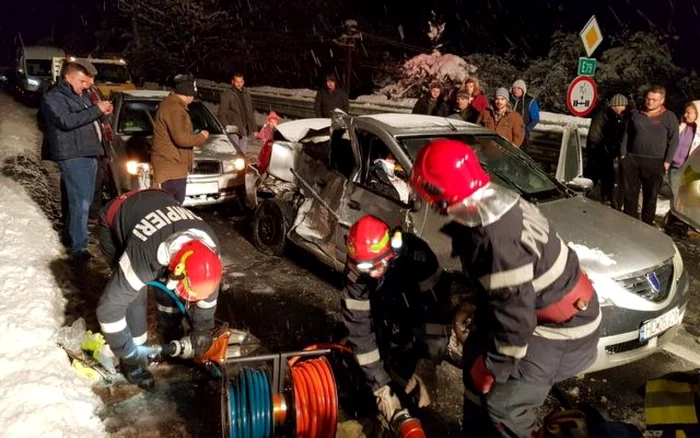 Accident rutier grav. FOTO: Serviciul Judeţean de Ambulanţă Hunedoara.