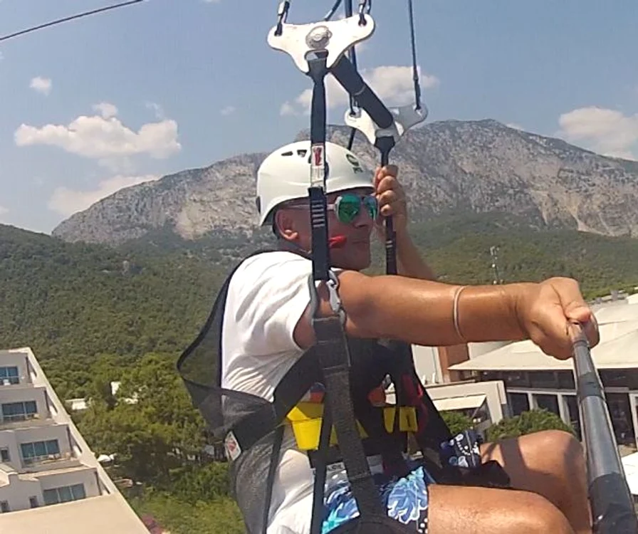 
    Marcel Pavel a trăit senzaţii tari în vacanţă  