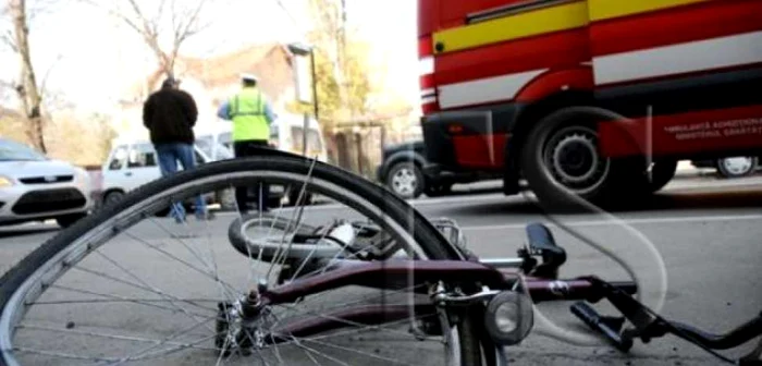 Biciclistul s-a ales cu nasul zdrobit. Foto: Arhivă