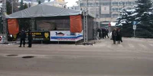 Scena este montată pe trecerea de pietoni