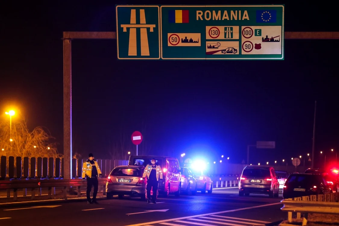 Coadă la intrarea în ţară, la vama Nădlac FOTO Mediafax/Dani Amariei