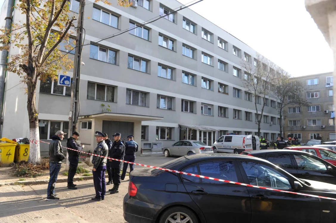 Blocul a fost evacuat după ce oamenii au început să se simtă rău FOTO Daniel Dancea