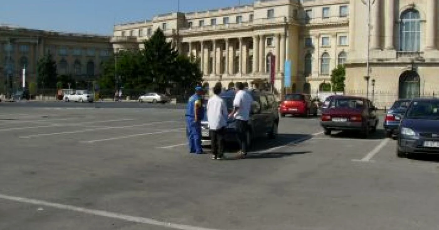 Bucureşti: Tarifele practicate în parcările Primăriei