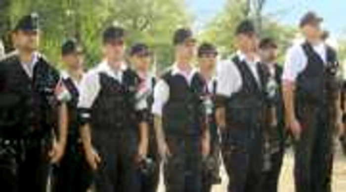 Trupele paramilitare marca Vona Gabor nu lasă loc de neînţelegeri