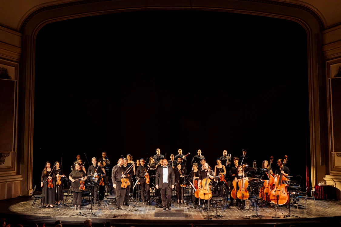 Toufic Maatouk și Orchestra de Cameră Radio. Credit foto Andrei Grigore/ Opera Națională București