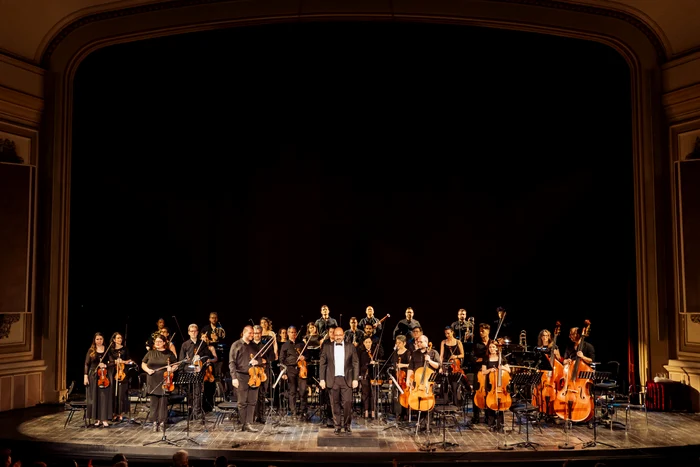 Toufic Maatouk și Orchestra de Cameră Radio. Credit foto Andrei Grigore/ Opera Națională București