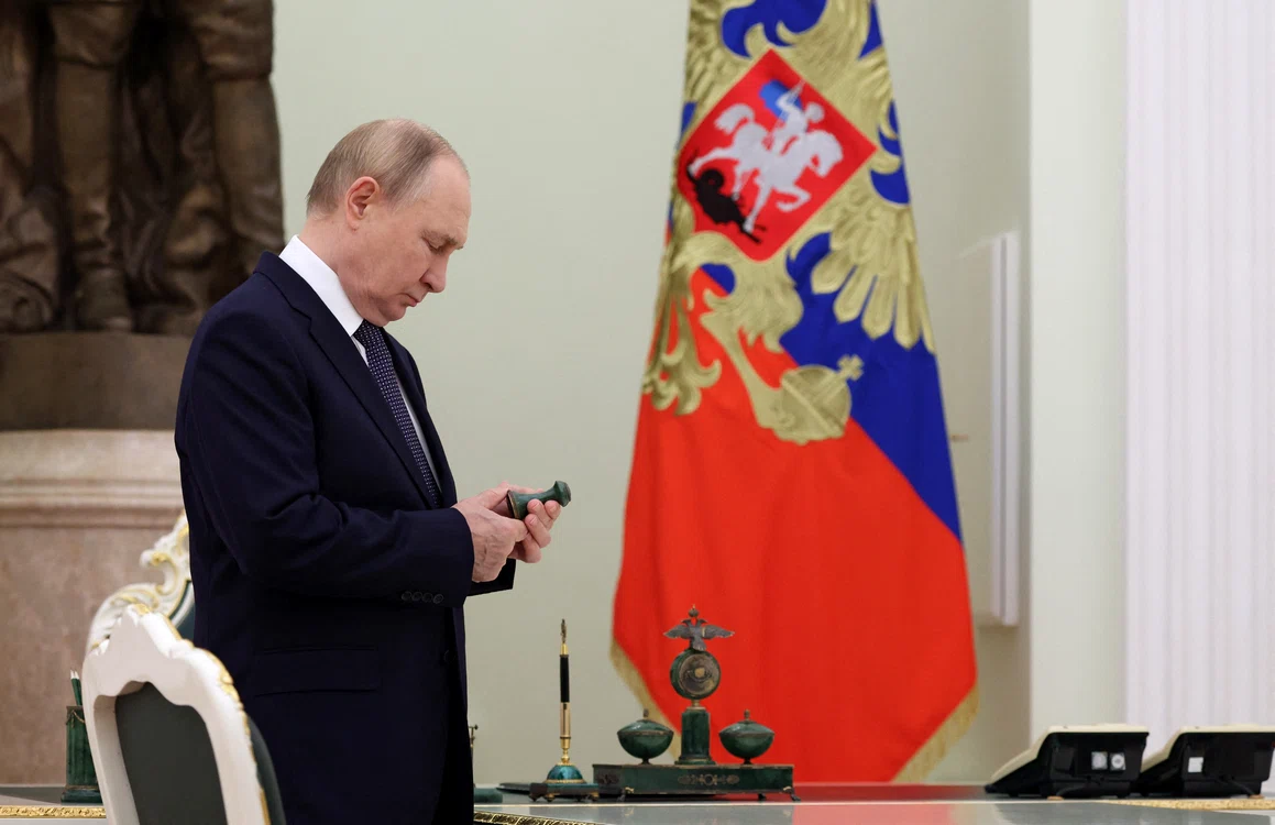 Vladimir Putin simulează doar că ar vrea să negocieze. FOTO: EPA EFE
