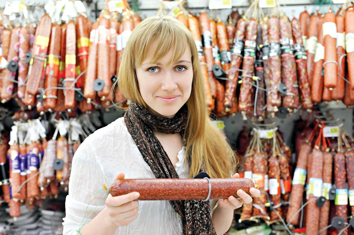 
    Cumpără produse de calitate, mai scumpe, în cantităţi mai mici. Astfel, vei mânca sănătos şi nici nu vei  scoate foarte mulţi bani din buzunar  