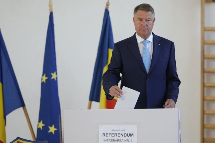 Președintele Klaus Iohannis a votat în jurul orei 10.00, la liceul Jean Monnet din Bucureștifoto: Inquam Photos