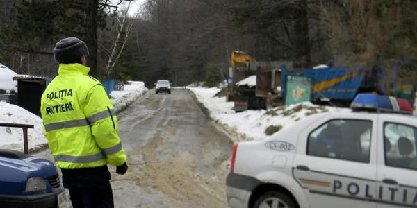 drum blocat munte turisti viscol