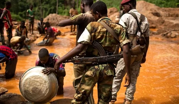 Aurul negru din Congo sau cum este susţinută industria electronică prin conflicte sângeroase jpeg