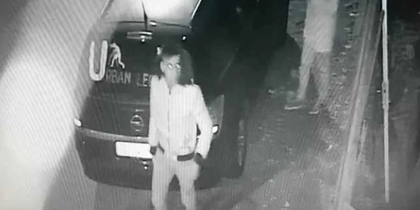 Hoti filmati în timp ce furau dintr-o masina parcata in Constanţa FOTO Facebook Marian Saioc