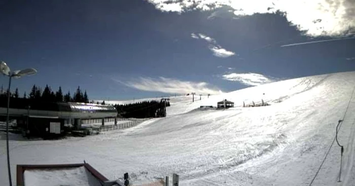 Pârtiile de la Ski Resort Transalpina de la Vidra - Vâlcea închise în timpul săptămânii din cauza vremii 19 grade la cota 1850 la ora 12 Foto Fery e de vină