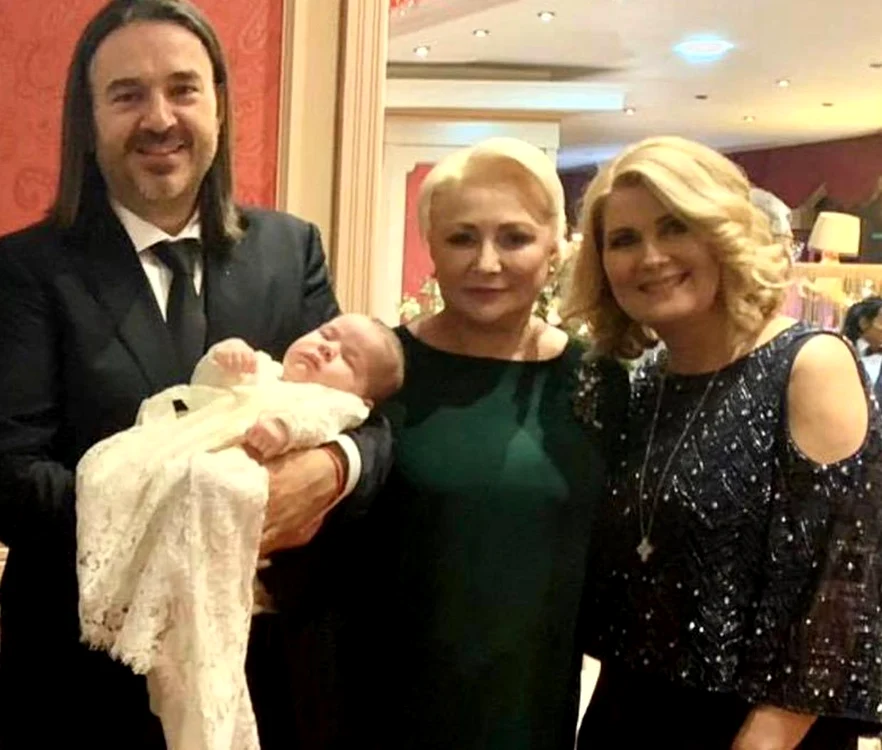 
    Rovana Plumb, alături de Viorica Dăncilă și Gabriela Firea Foto: Arhivă personală   