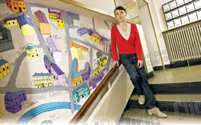 Minodora Cerin ne-a arătat pictura realizată în holul de la intrare