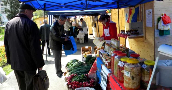 Ploieștenii și-au făcut cumpărăturile de la târgul cu produse tradiționale. Foto Dana Mihai