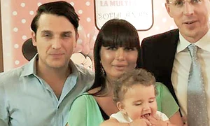 Elena, alături de soţul ei, Bogdan, şi micuţa Sofia Anais jpeg