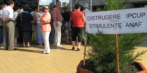 Angajaţii IPCUP spun că vor continua protestele