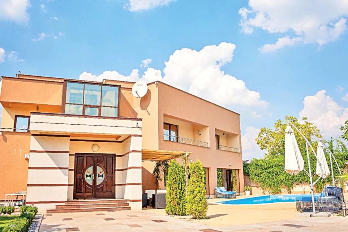 Casa Dragostei este situată în cartierul bucureştean Pipera, iar interiorul este modern şi luxos (Fotografii: livelovemansion.com)