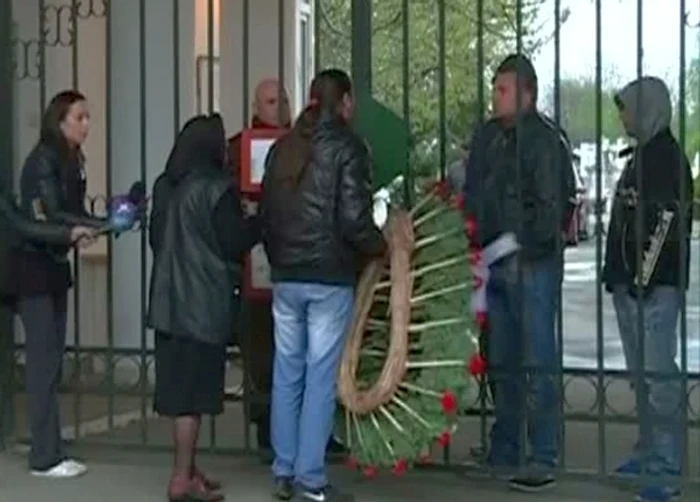 
    Anghelina Raiciu, mama Marioarei Zăvoranu, a fost întoarsă la poarta cimitirului de nepoata ei, OanaCaptură România TV  