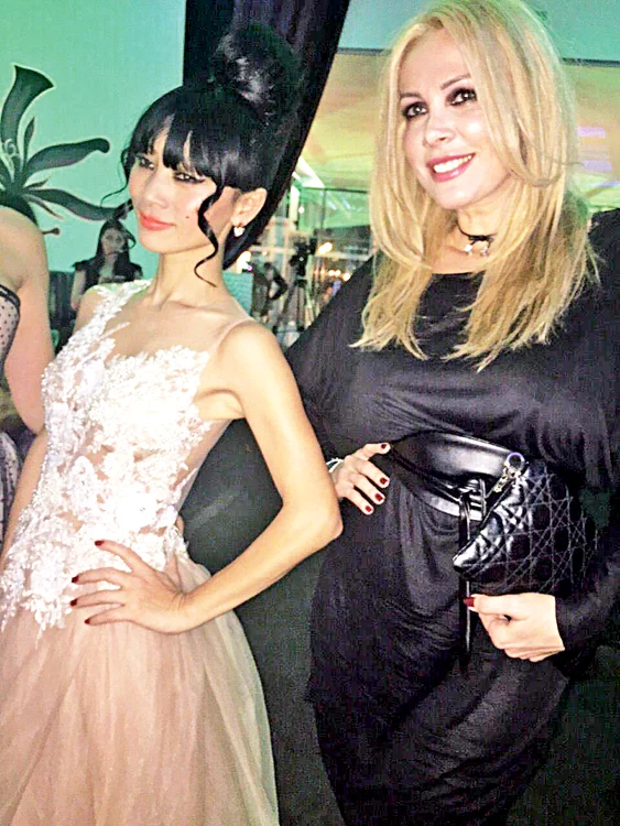 
    Actriţa Bai Ling a ţinut  morţiş să se fotografieze  cu Dana Săvuică  