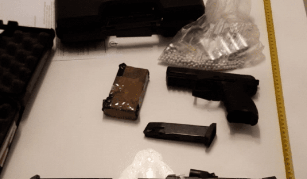 Poliția a confiscat în opt luni 3.000 de arme de foc și mai mult de patru tone de articole pirotehnice