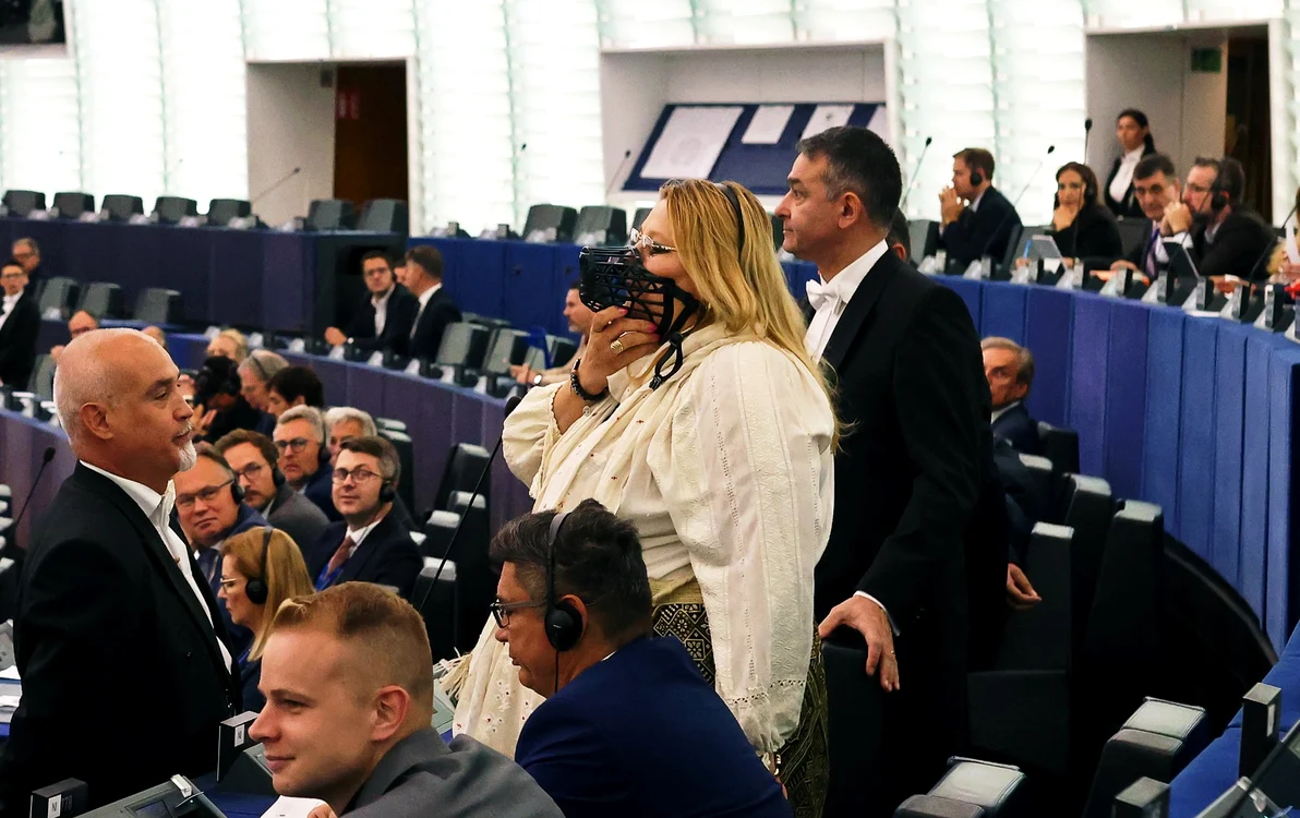 Diana Șoșoacă a făcut circ în Parlamentul European. FOTO: Profimedia
