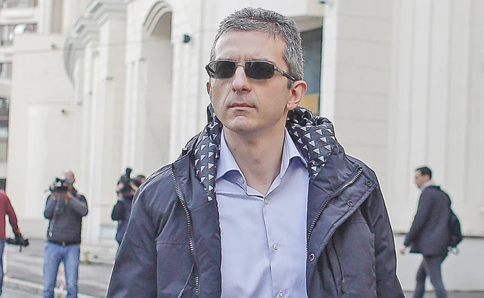 Apoi, toţi copiii îşi dezinfectează mâinile 