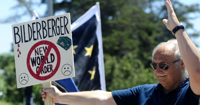 Un activist spaniol protestează împotriva unei noi ordini mondiale FOTO AP