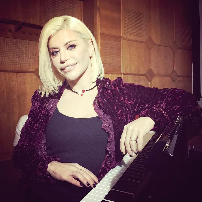 
    În ultimele două ediţii, Lori a apărut cu buzele umflate şi cu riduri în minusfoto: arhivă personală  