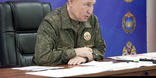 Vladimir putin, în uniformă militară FOTO EPA EFE jpg