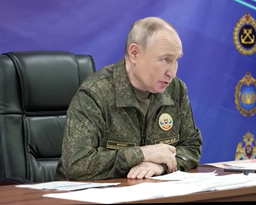 Vladimir putin, în uniformă militară FOTO EPA EFE jpg