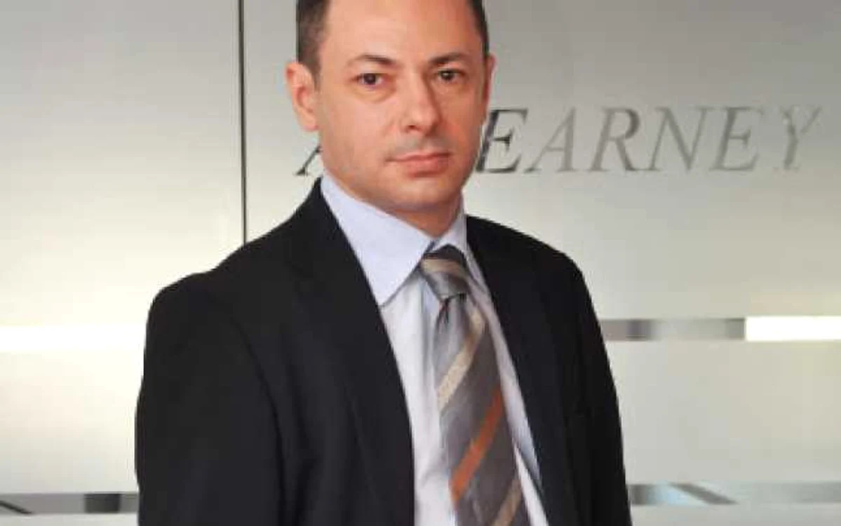 Consultanţa în finanţe i-a adus succes în carieră