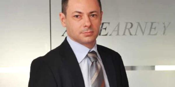 Consultanţa în finanţe i-a adus succes în carieră