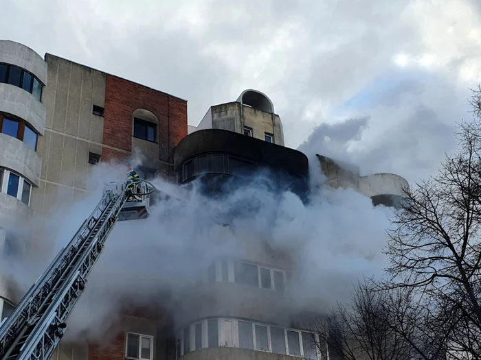 Incendiul a izbucnit la etajul şase al unui bloc din Constanţa